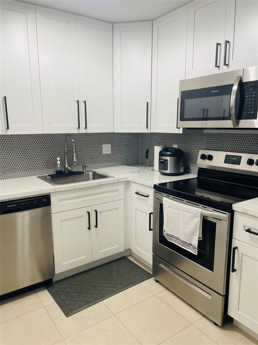 GREAT FIRST FLOOR FULLY RENOVATED THREE-BEDROOMS TWO BATHS CONDOMINIUM IN A GREAT COMMUNITY WITH TRANQUIL GARDEN VIEW. KITCHEN AND BATHROOMS HAVE BEEN REMODELED , STAINLESS STEEL APPLIANCES. MASTER BEDROOM WITH A WALK-IN CLOSET AND IN-SUITE BATHROOM. IN-UNIT WASHER/DRYER. TILES THROUGHOUT. REMODELED BALCONY. CUSTOM MADE CLOSETS. ASSOCIATION APPROVAL TIME MAY TAKE 2-3 WEEKS.