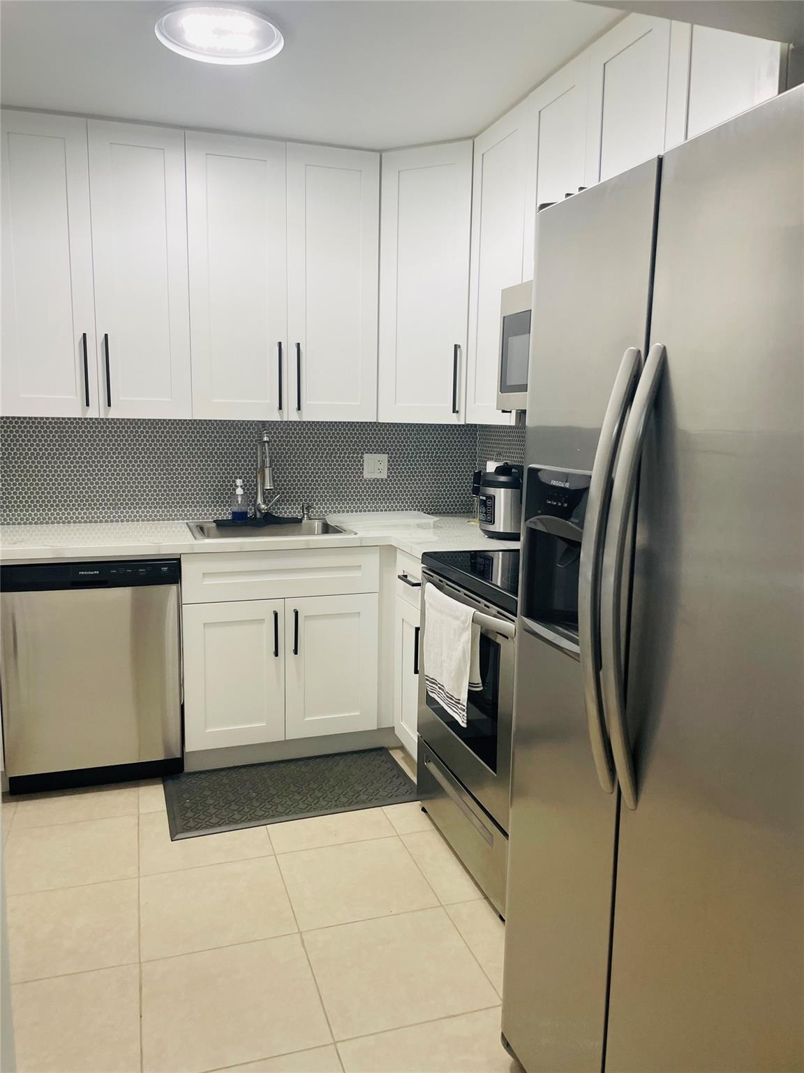 RAMBLEWOOD COURT - Residential