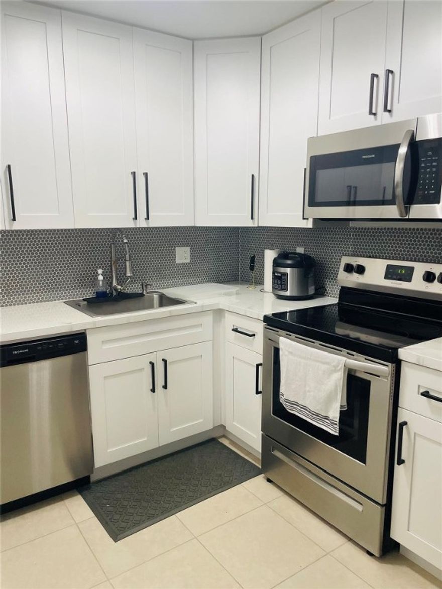 GREAT FIRST FLOOR FULLY RENOVATED THREE-BEDROOMS TWO BATHS CONDOMINIUM IN A GREAT COMMUNITY WITH TRANQUIL GARDEN VIEW. KITCHEN AND BATHROOMS HAVE BEEN REMODELED , STAINLESS STEEL APPLIANCES. MASTER BEDROOM WITH A WALK-IN CLOSET AND IN-SUITE BATHROOM. IN-UNIT WASHER/DRYER. TILES THROUGHOUT. REMODELED BALCONY. CUSTOM MADE CLOSETS. ASSOCIATION APPROVAL TIME MAY TAKE 2-3 WEEKS.