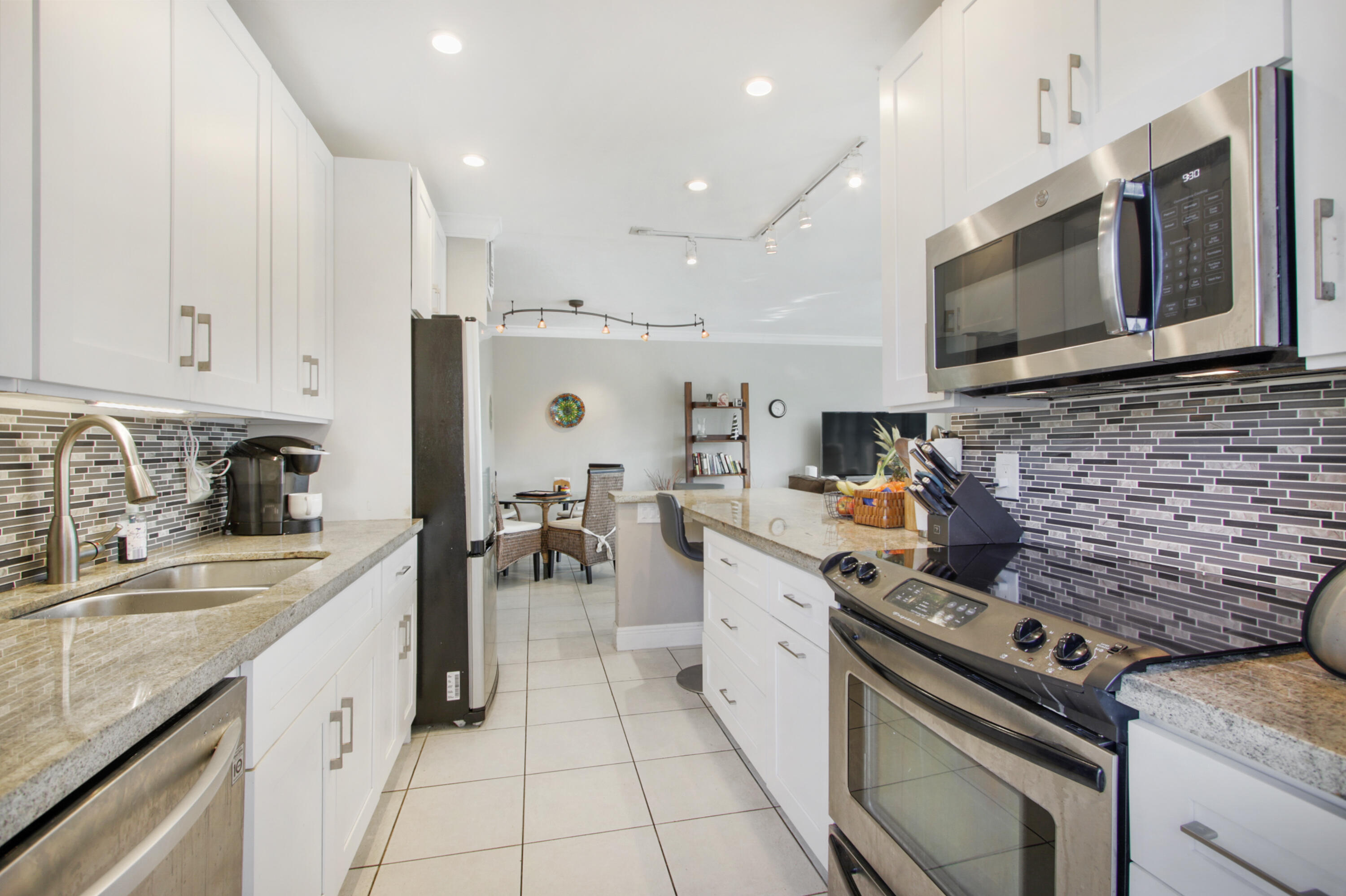 OASIS-NURMI ISLE CO-OP - Residential Lease