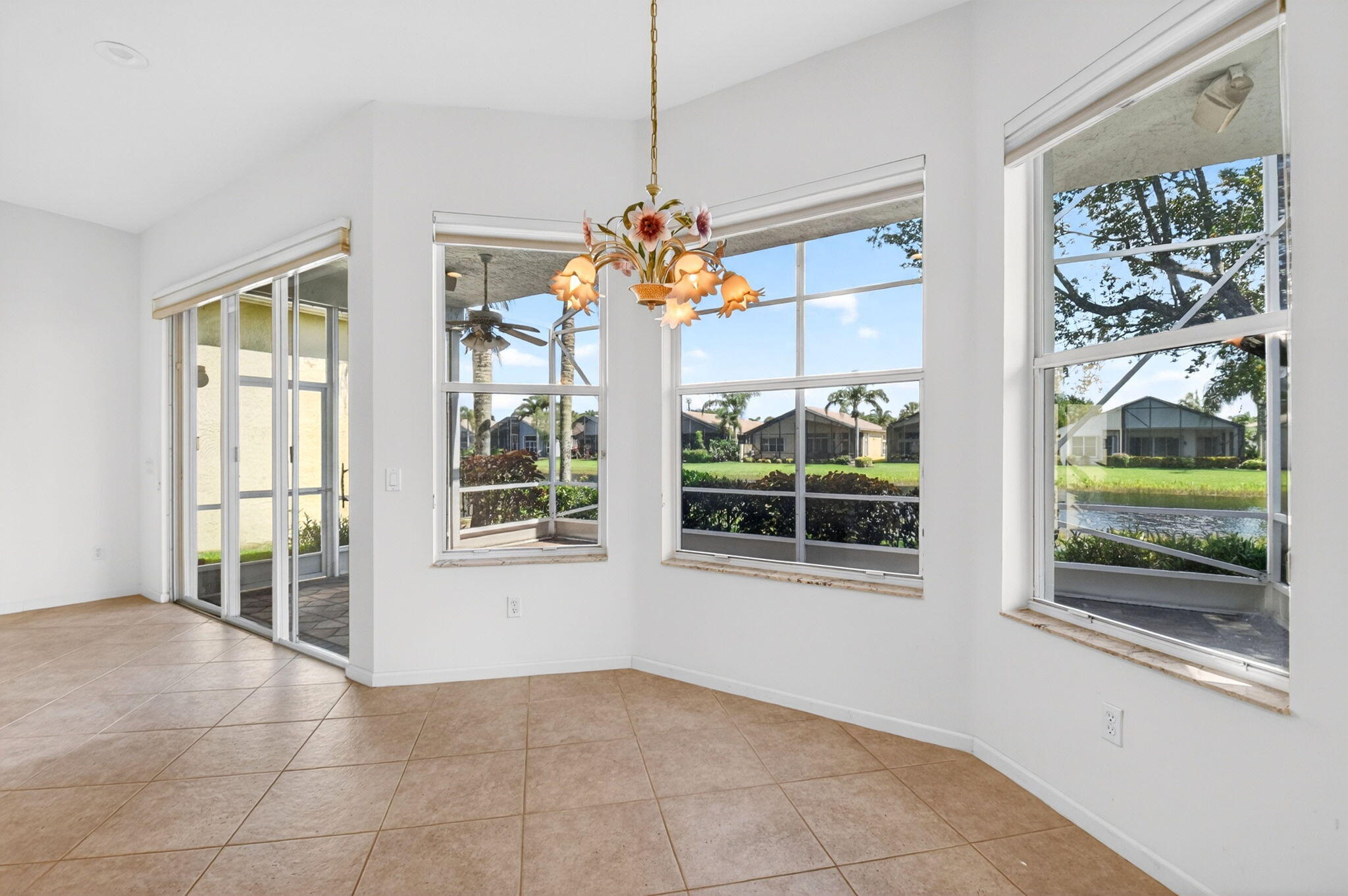VALENCIA SHORES - Residential