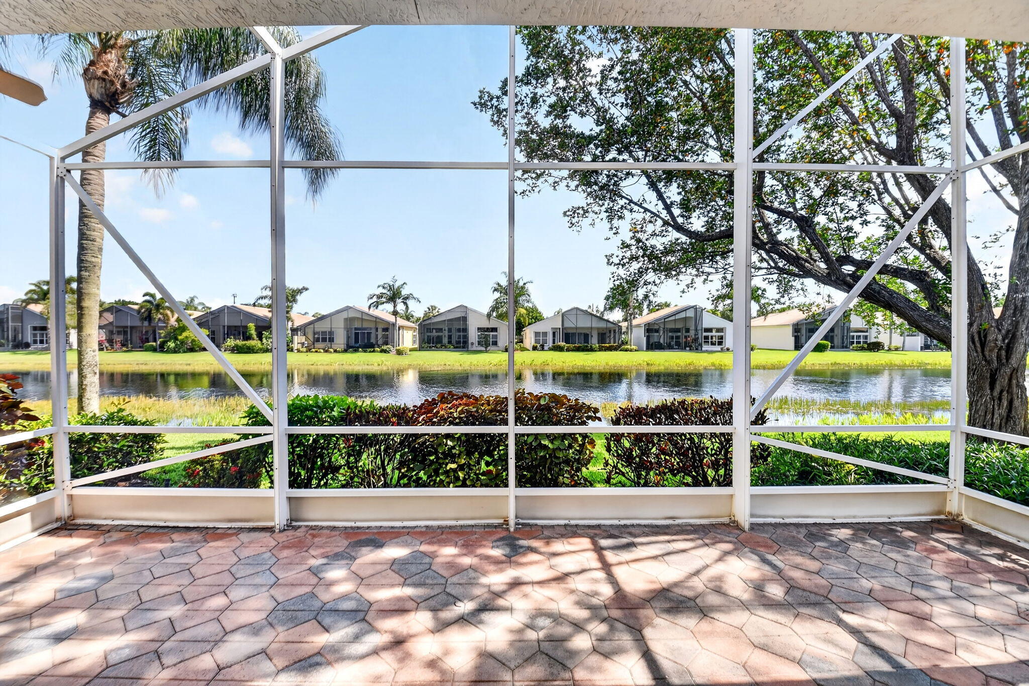 VALENCIA SHORES - Residential