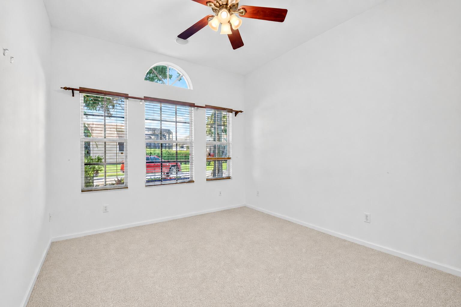 VALENCIA SHORES - Residential
