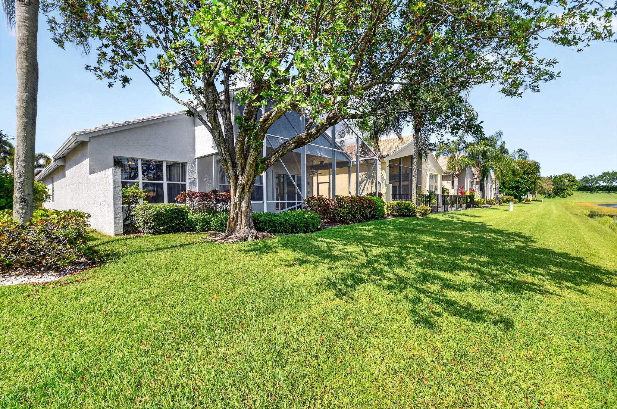 VALENCIA SHORES - Residential