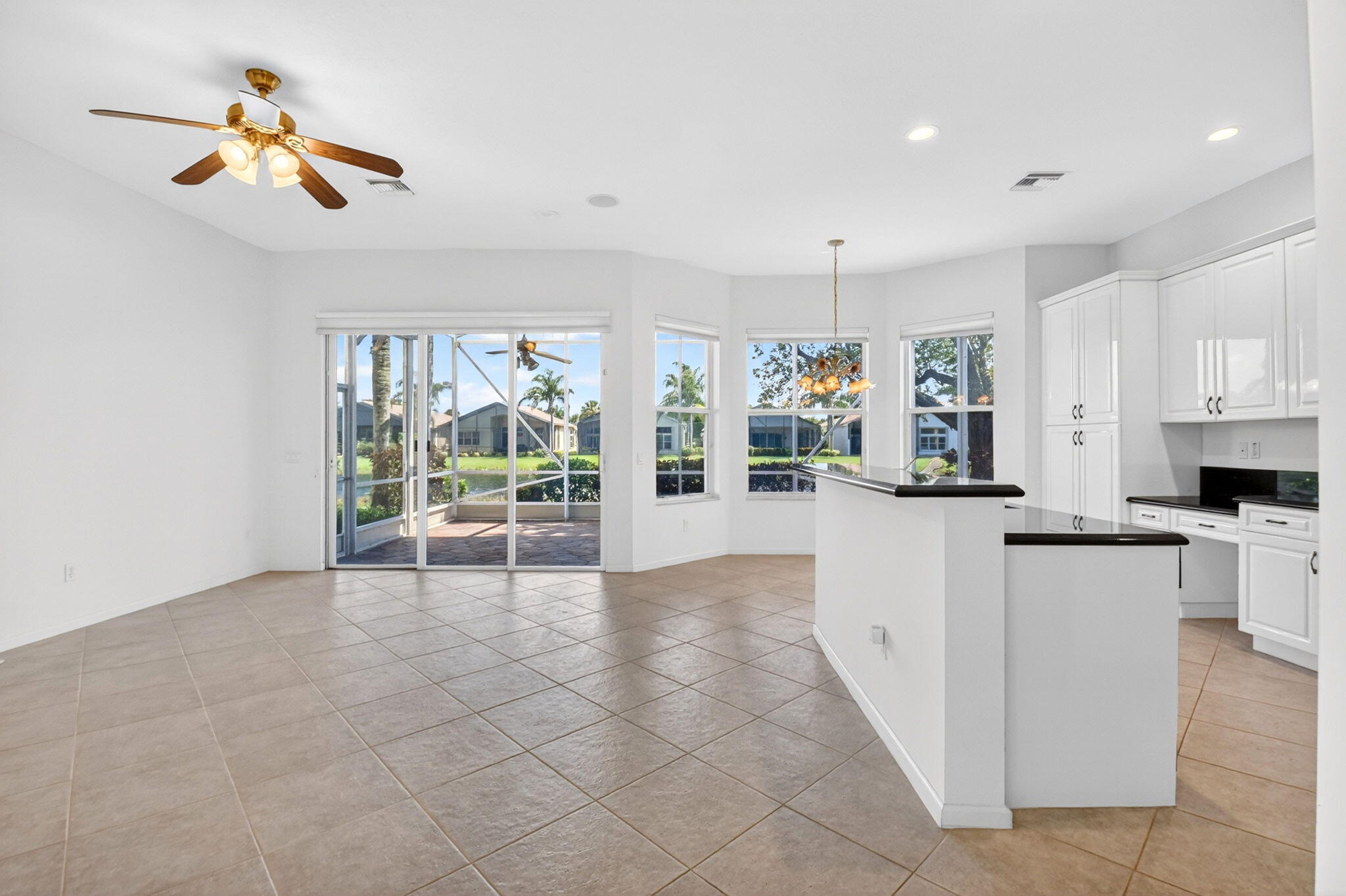 VALENCIA SHORES - Residential