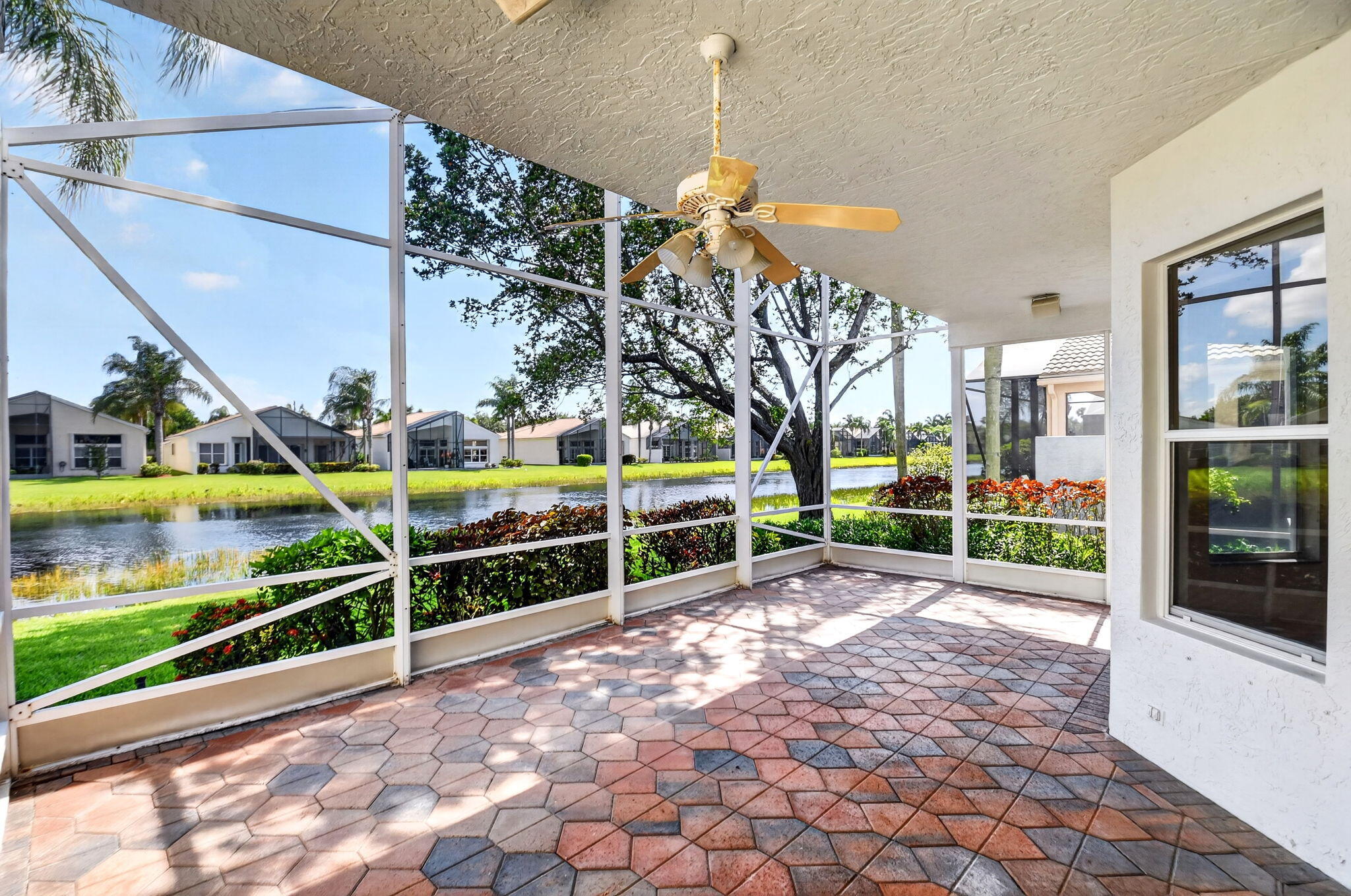 VALENCIA SHORES - Residential