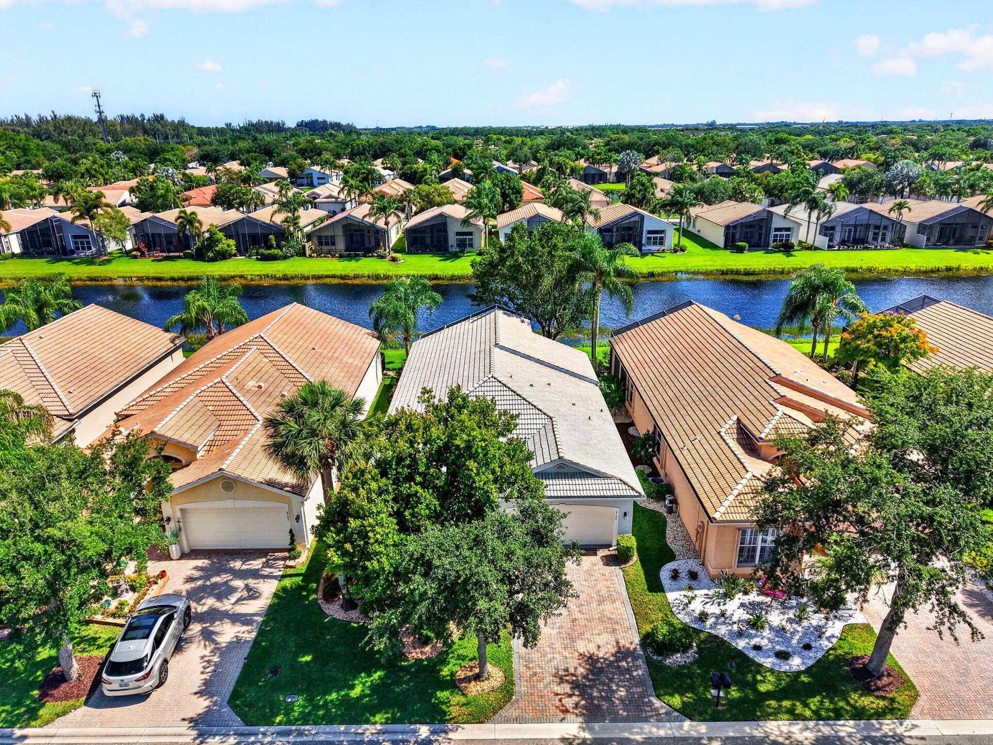 VALENCIA SHORES - Residential