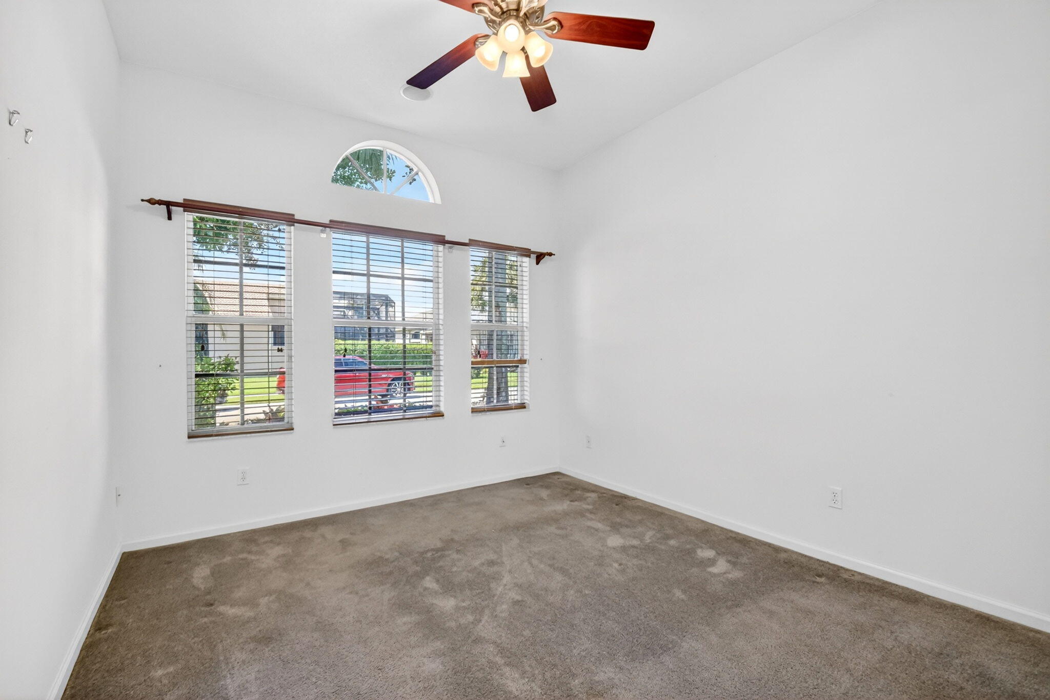 VALENCIA SHORES - Residential
