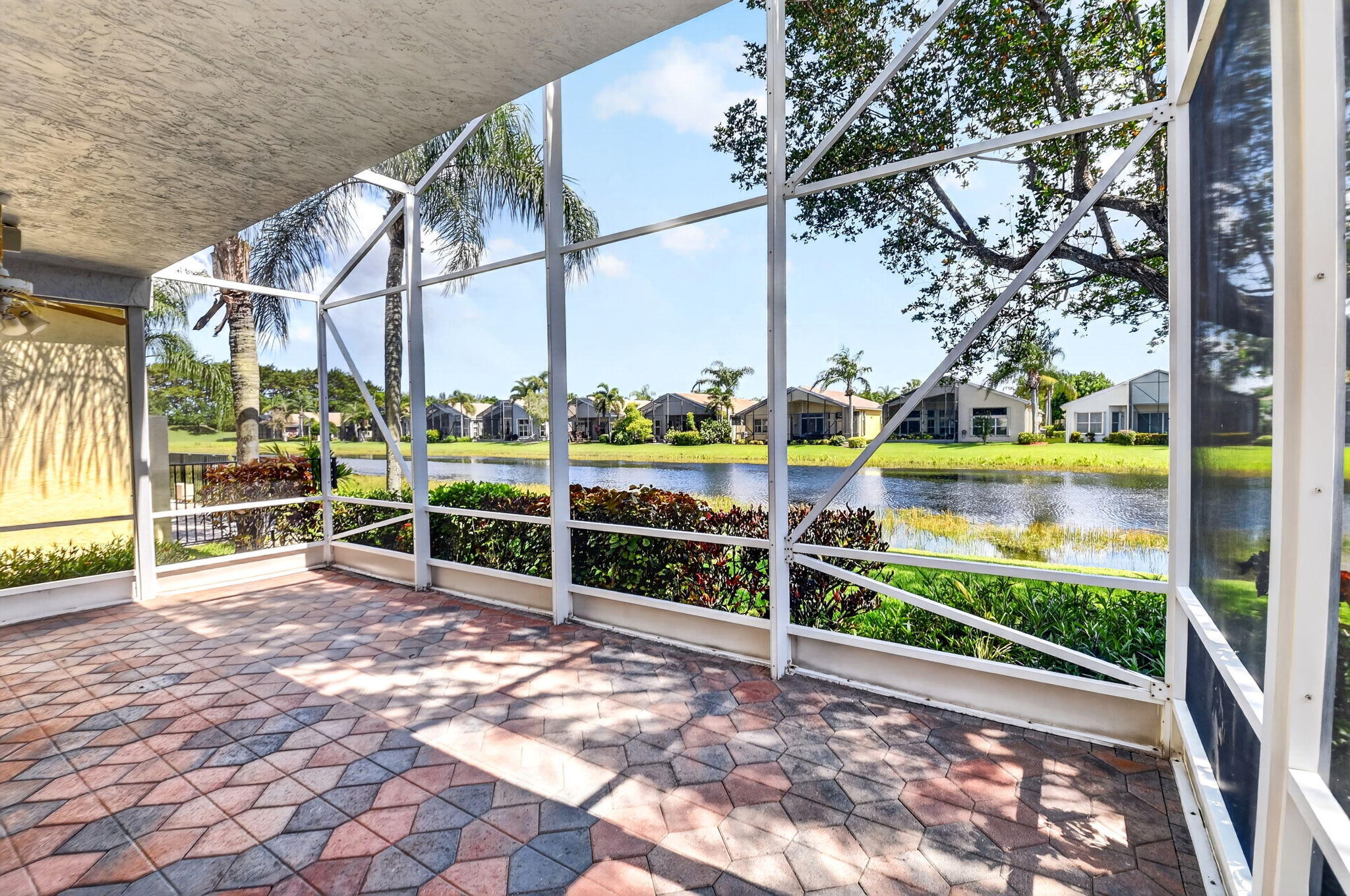 VALENCIA SHORES - Residential