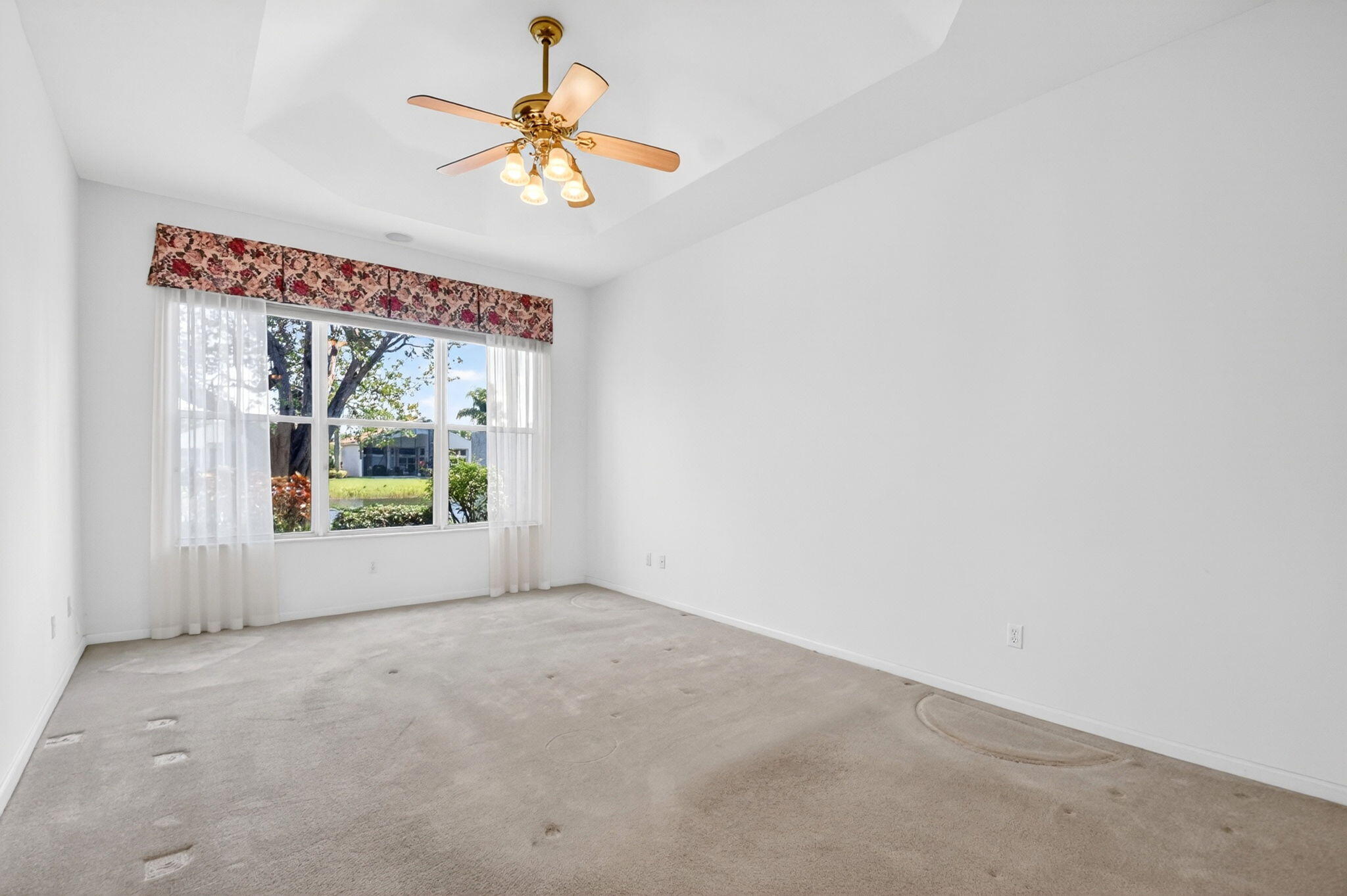 VALENCIA SHORES - Residential