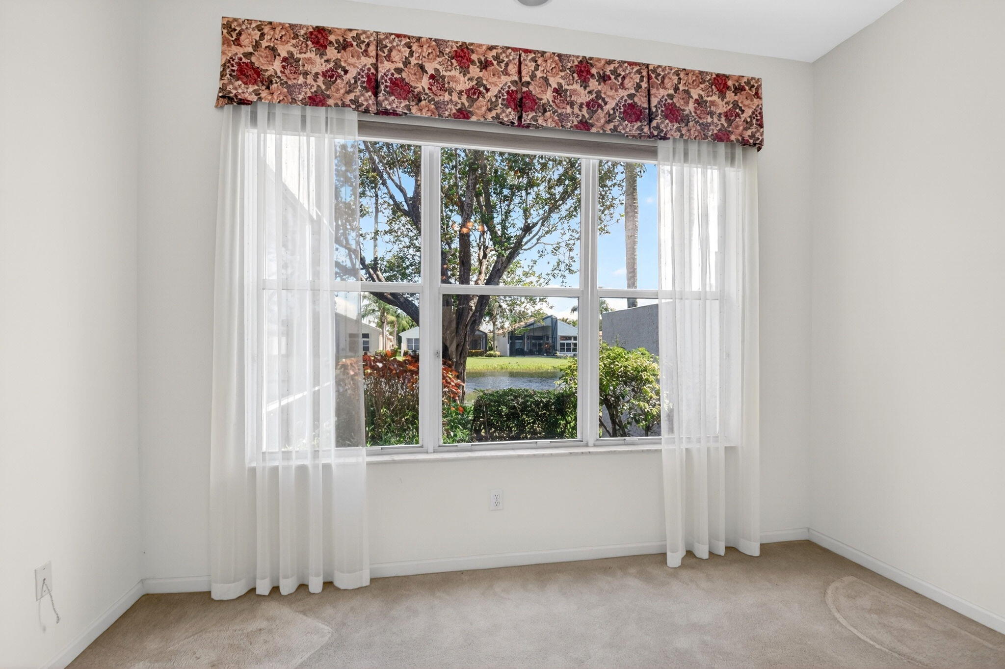 VALENCIA SHORES - Residential