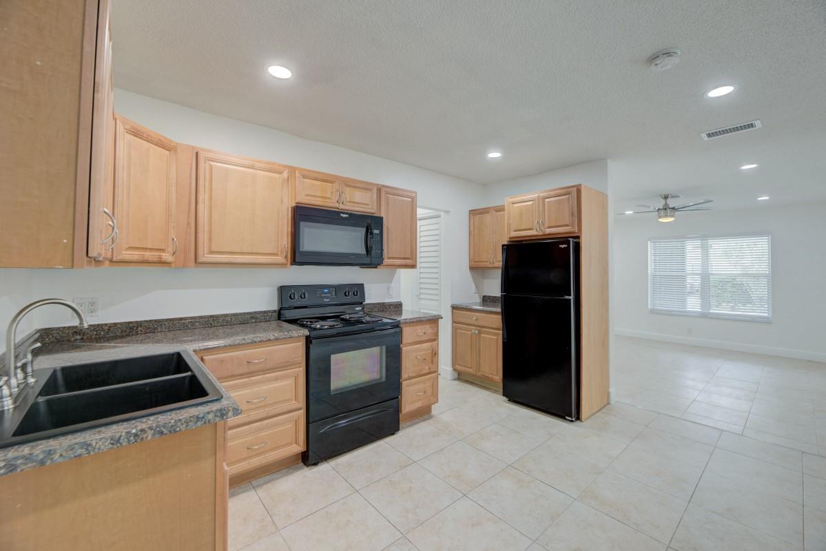 7546 NW 44th Ct 1
