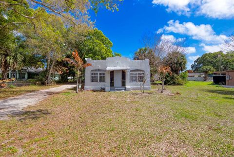 Photo of 2606 Sunrise Blvd, Fort Pierce, FL 34982 (MLS # R11170012)