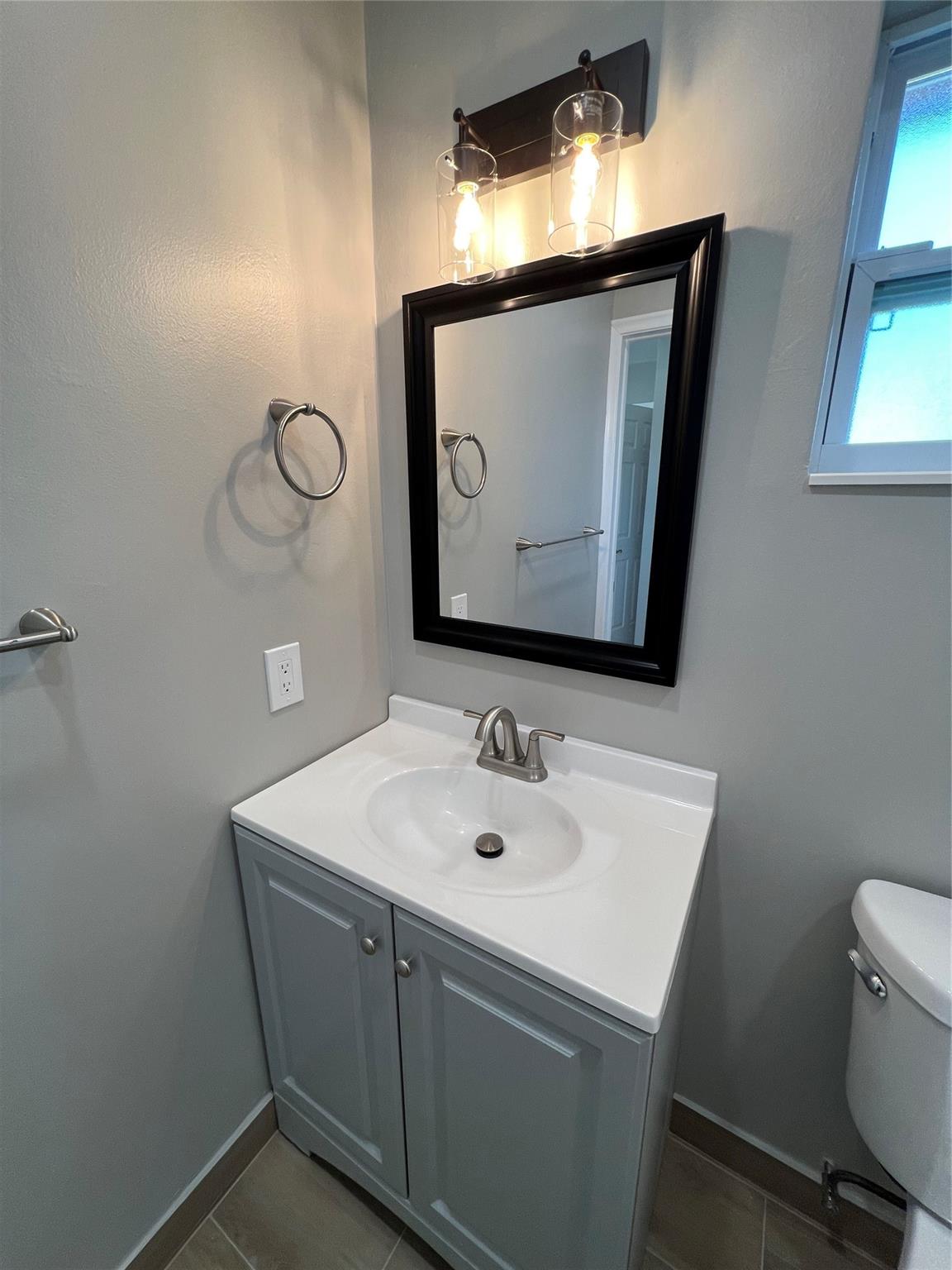 Lauder-Gate 26-48 B - Residential Lease