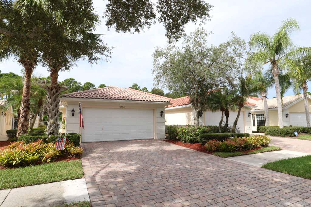 Photo of 9164 SE Hawks Nest Court, Hobe Sound, FL 33455 (MLS # B26060225)