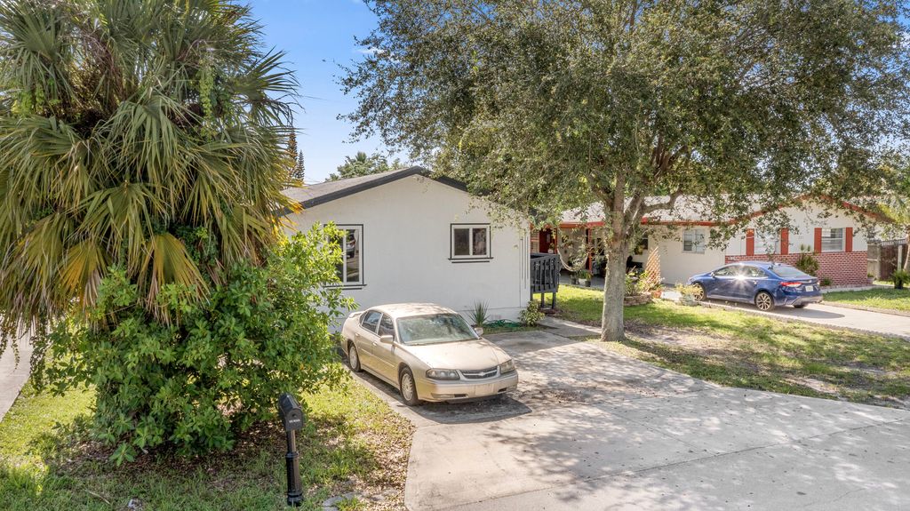 Photo of 229 SW 1st Avenue, Delray Beach, FL 33444 (MLS # R11110800)