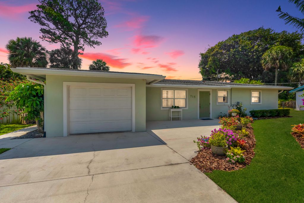 Photo of 715 SE Alamanda Way, Stuart, FL 34996 (MLS # R11099224)