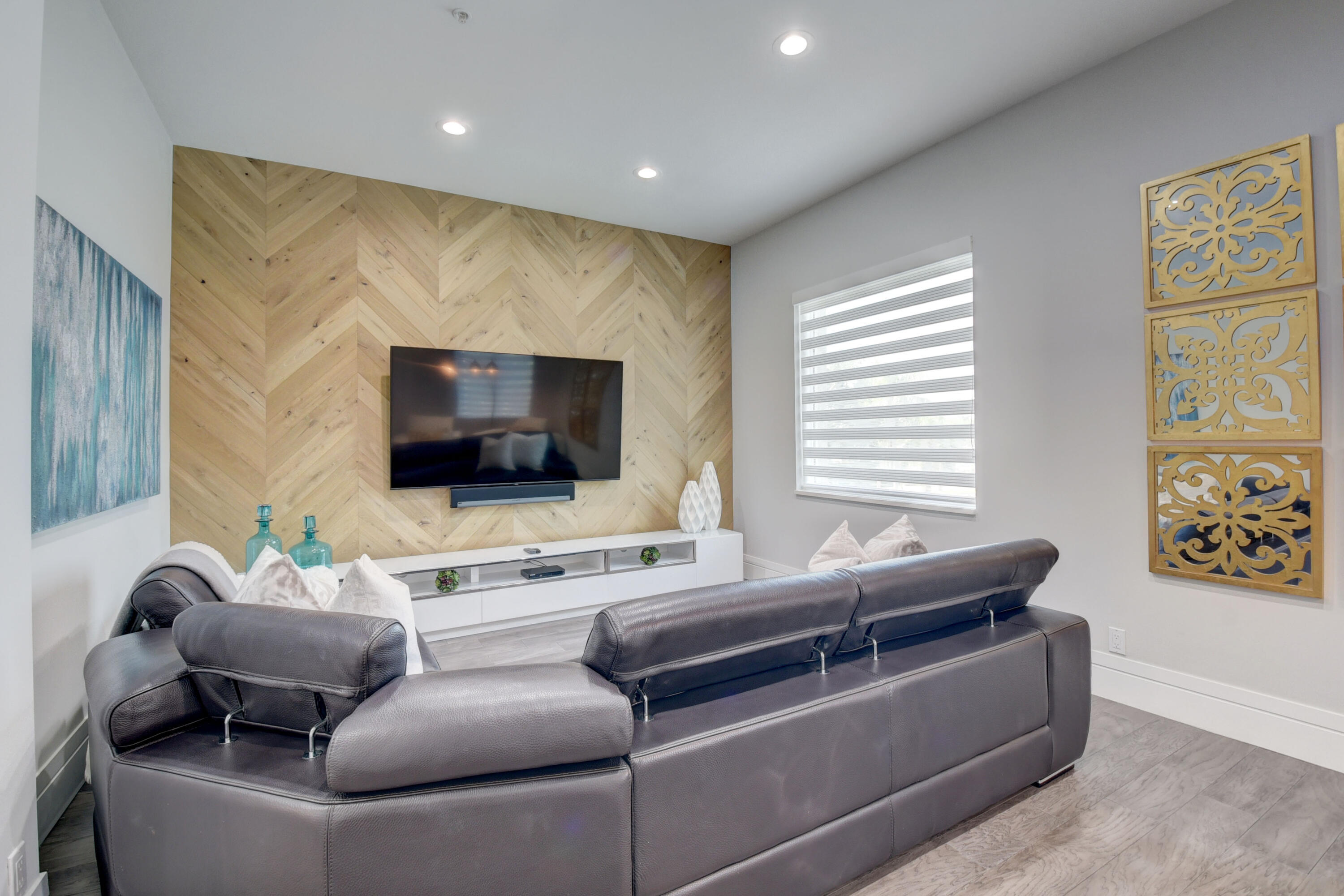 SATURNIA - Residential
