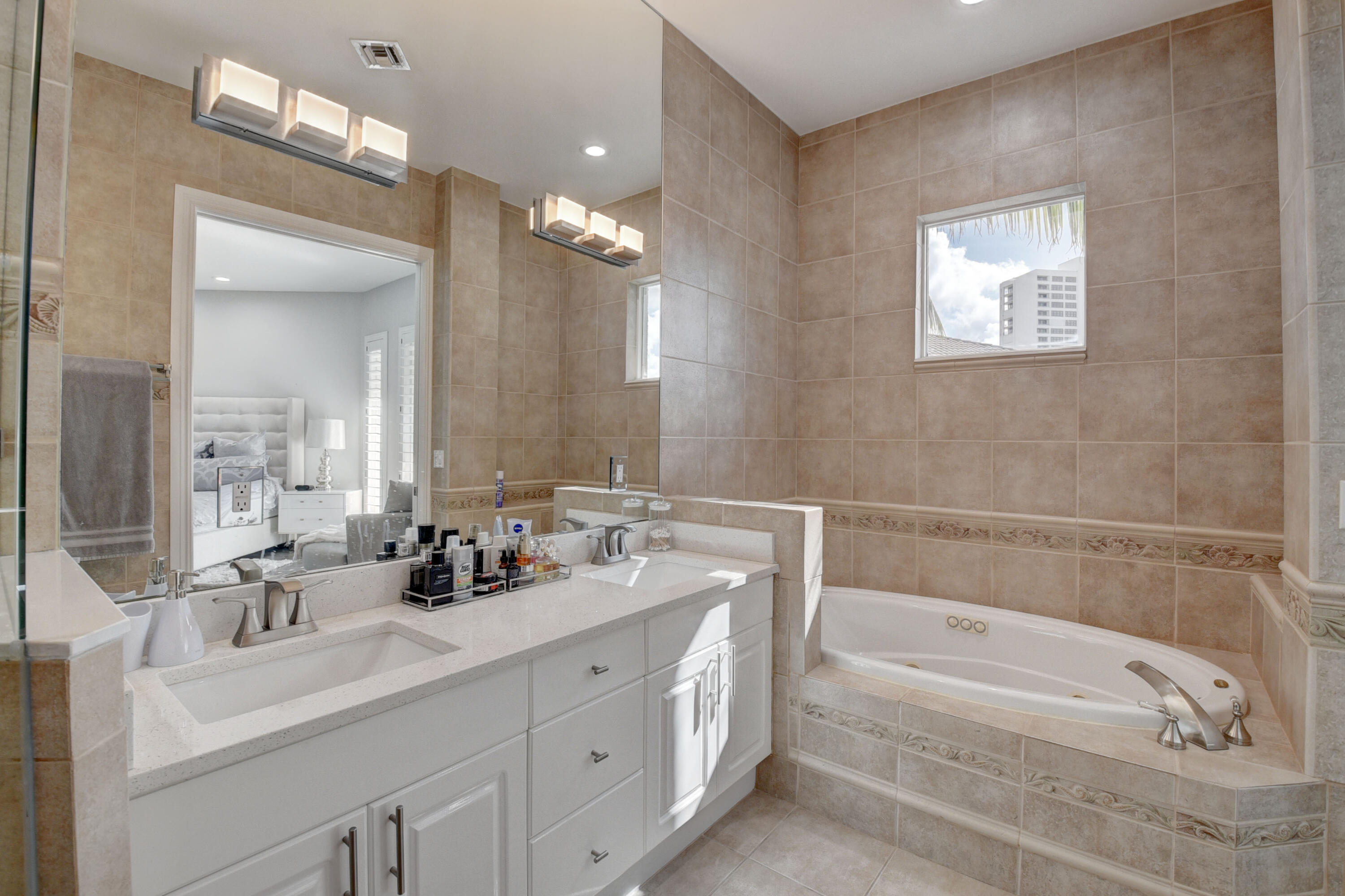 SATURNIA - Residential