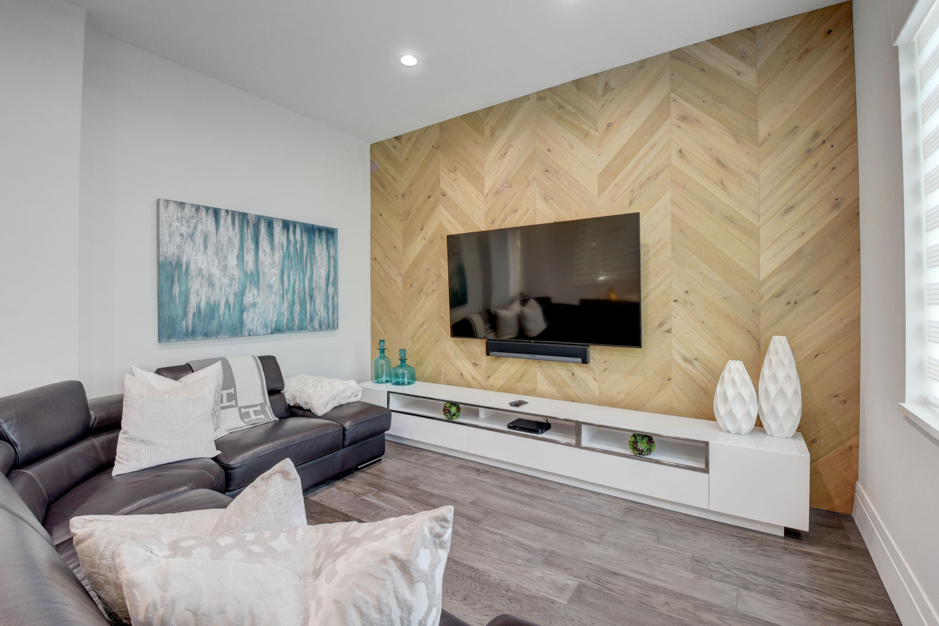 SATURNIA - Residential