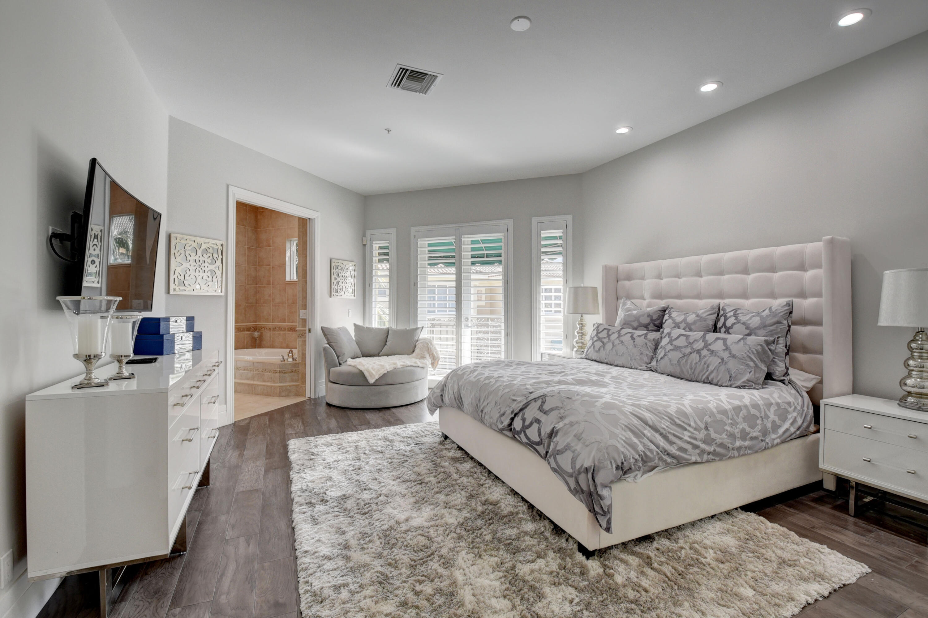 SATURNIA - Residential