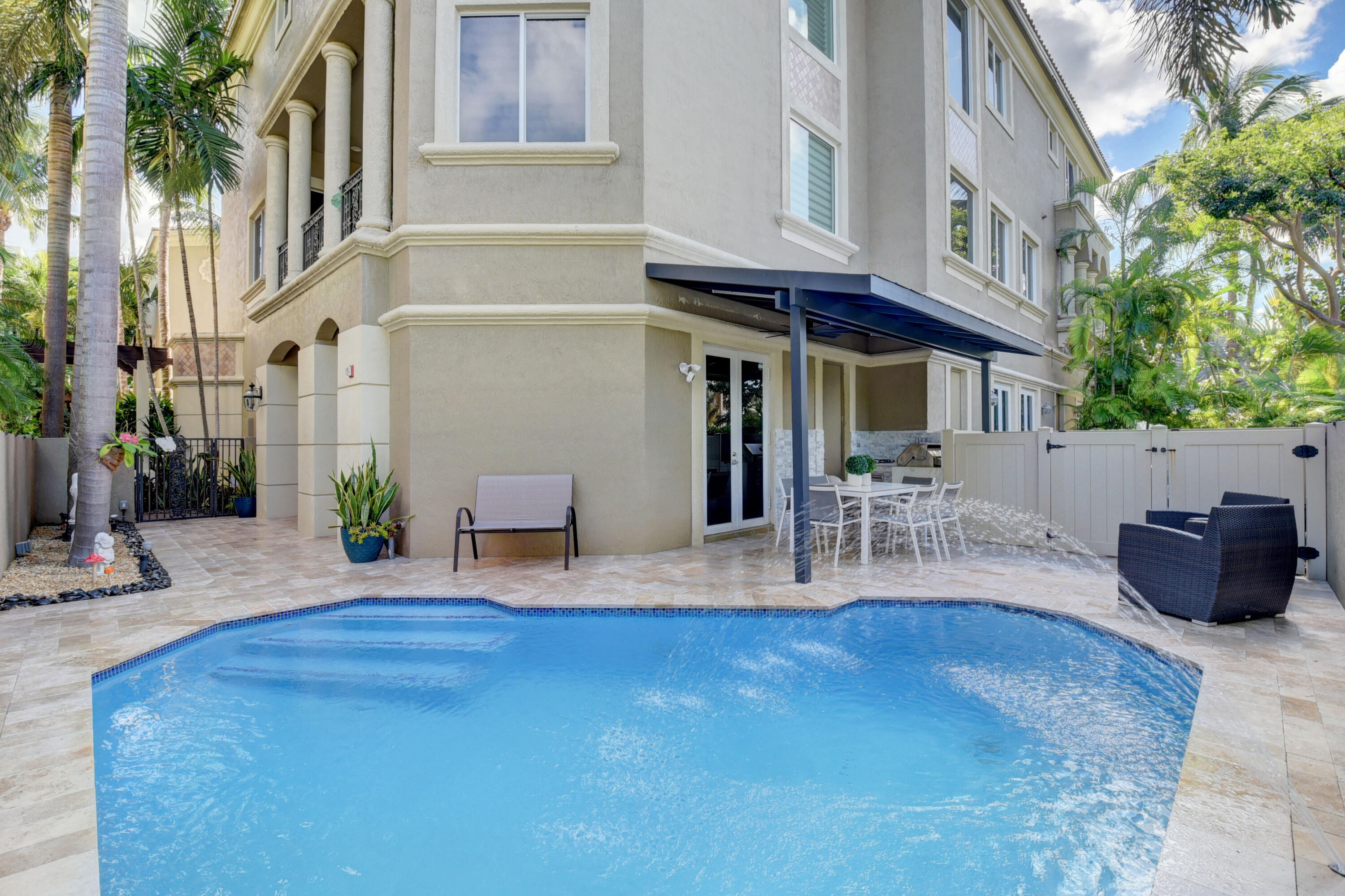 SATURNIA - Residential