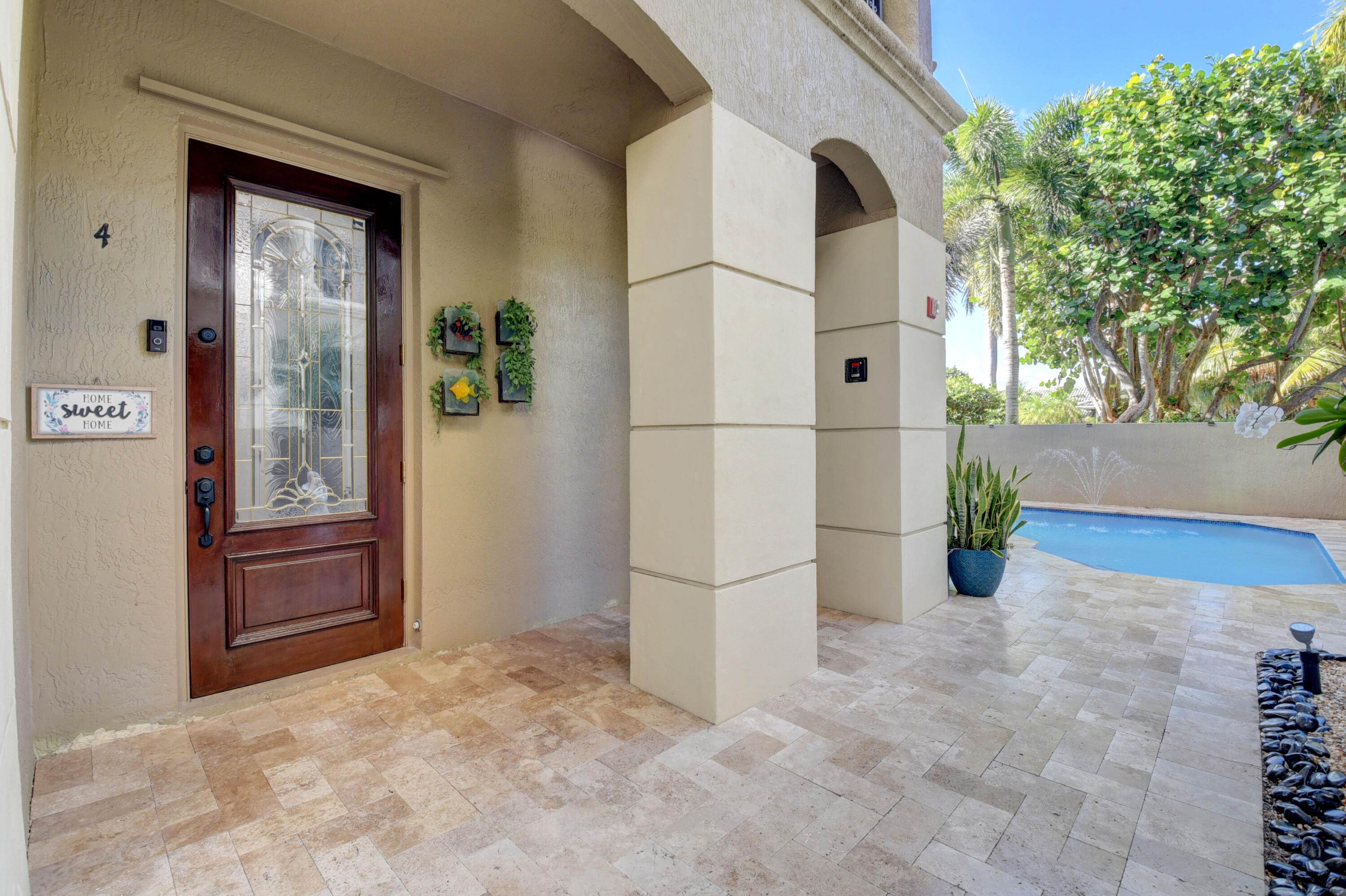 SATURNIA - Residential