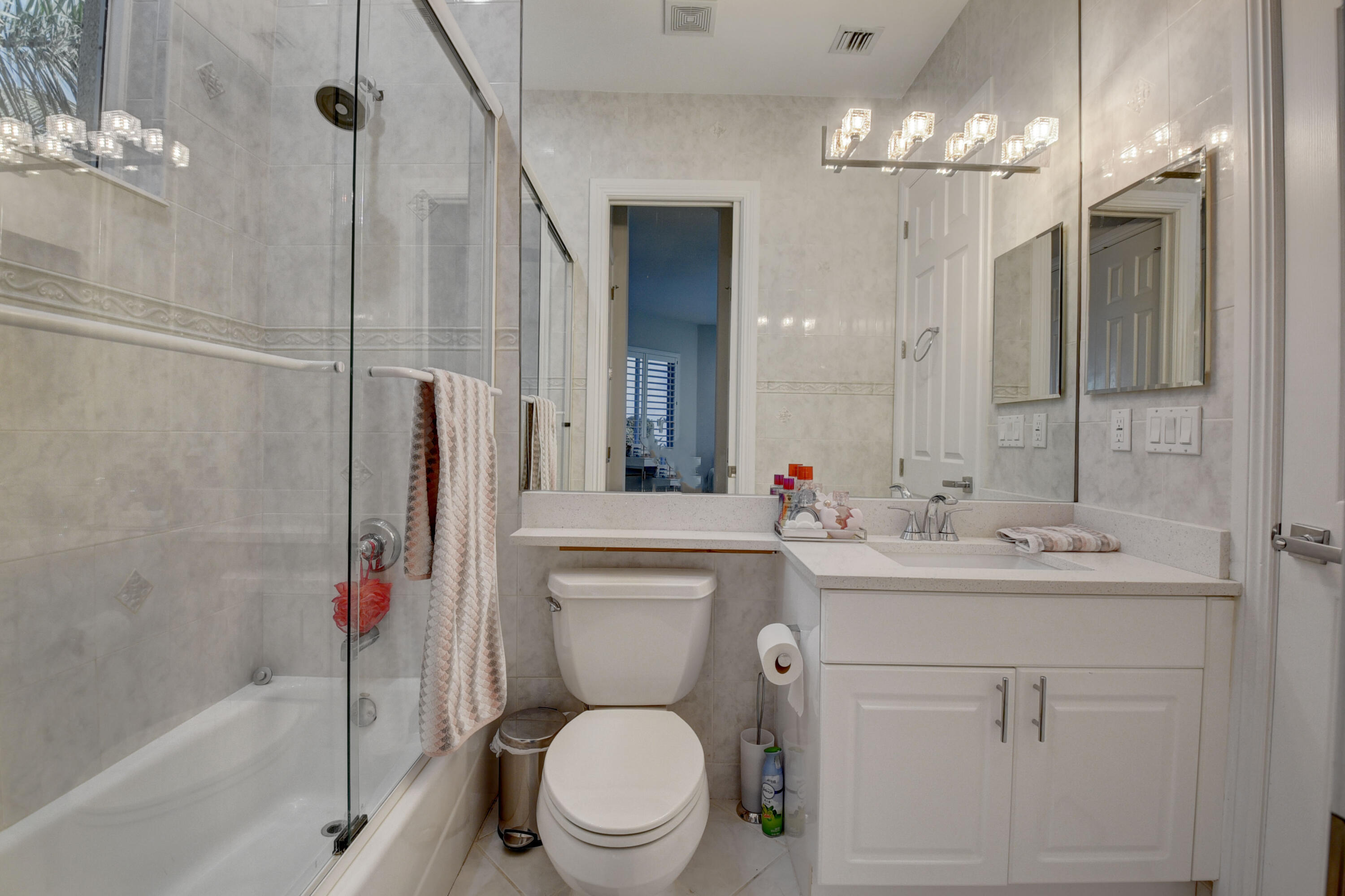 SATURNIA - Residential