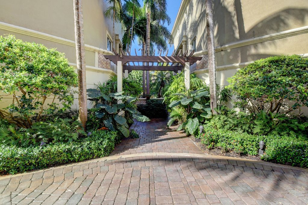 Photo of 921 Osceola Drive #4, Boca Raton, FL 33432 (MLS # B26027962)