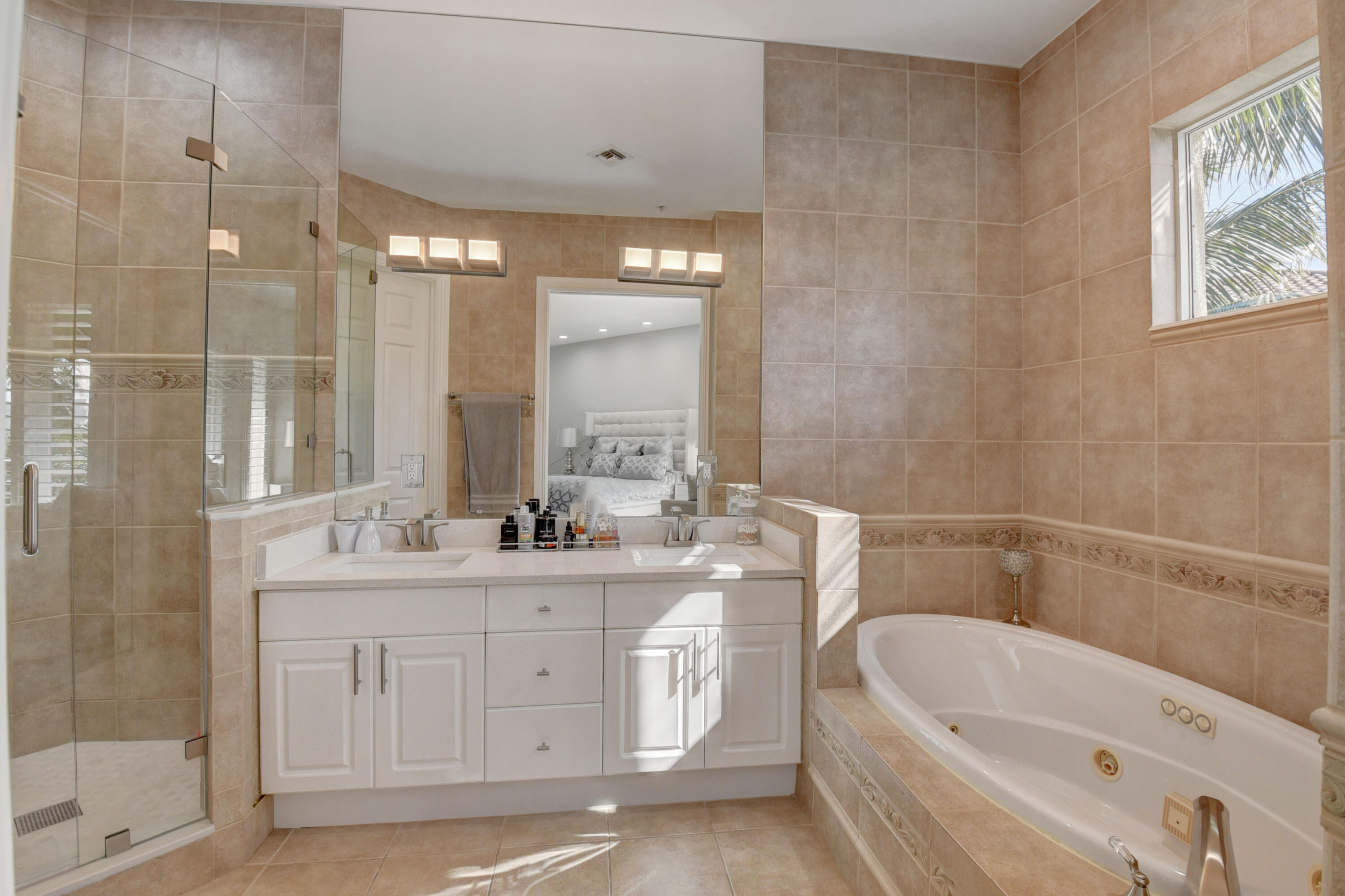 SATURNIA - Residential