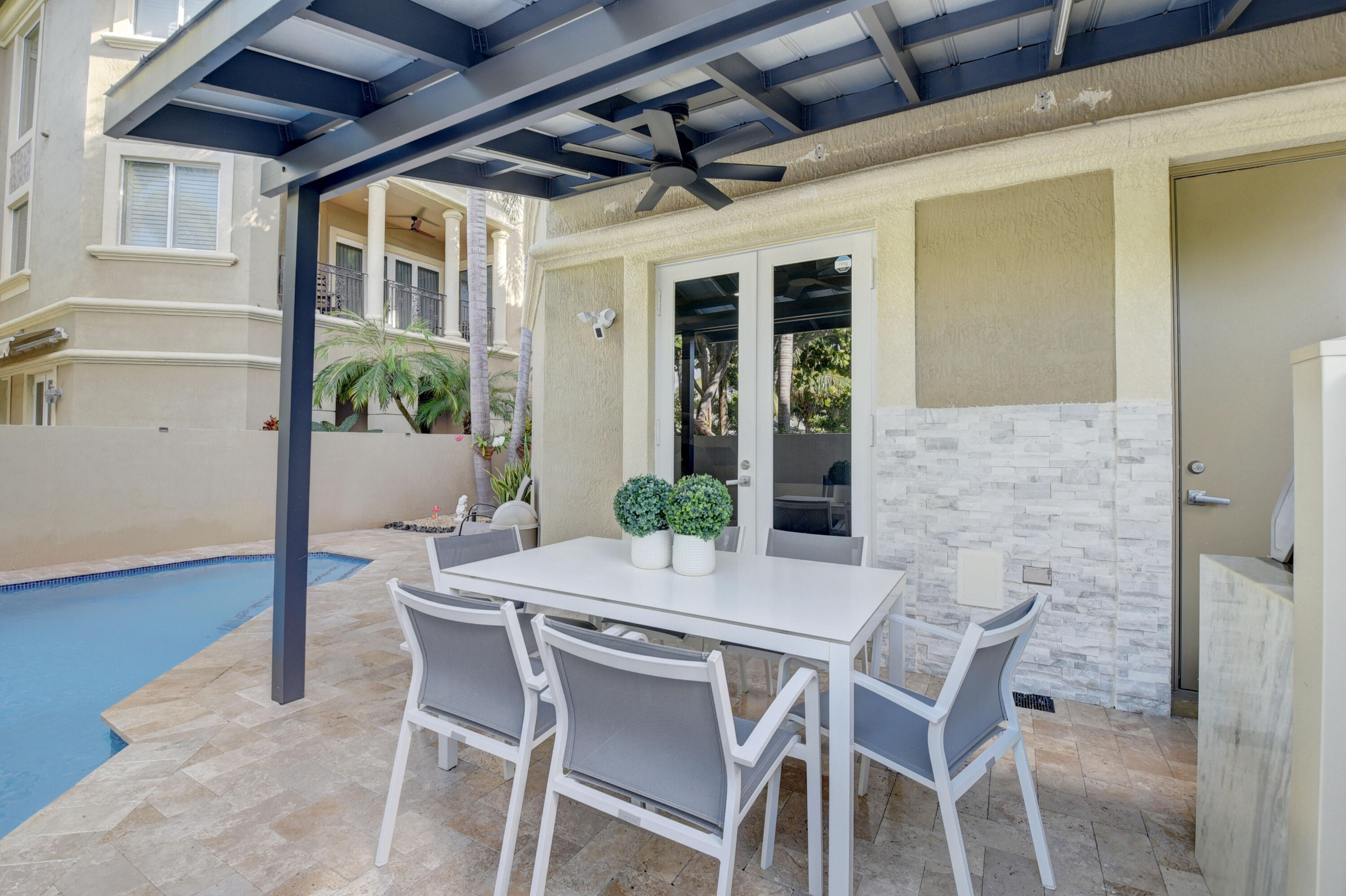 SATURNIA - Residential