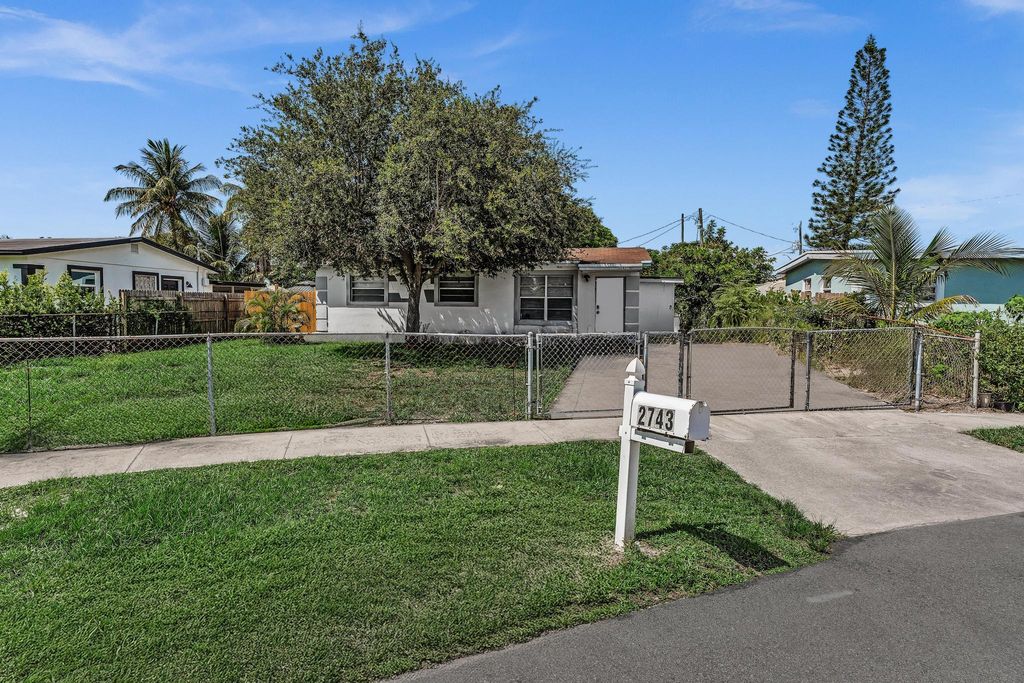 Photo of 2743 NW 2nd Street, Boynton Beach, FL 33435 (MLS # B26046655)