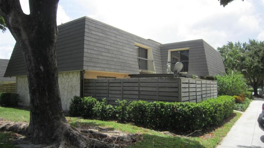 Photo of 802 8th Terrace, Palm Beach Gardens, FL 33418 (MLS # R10749138)