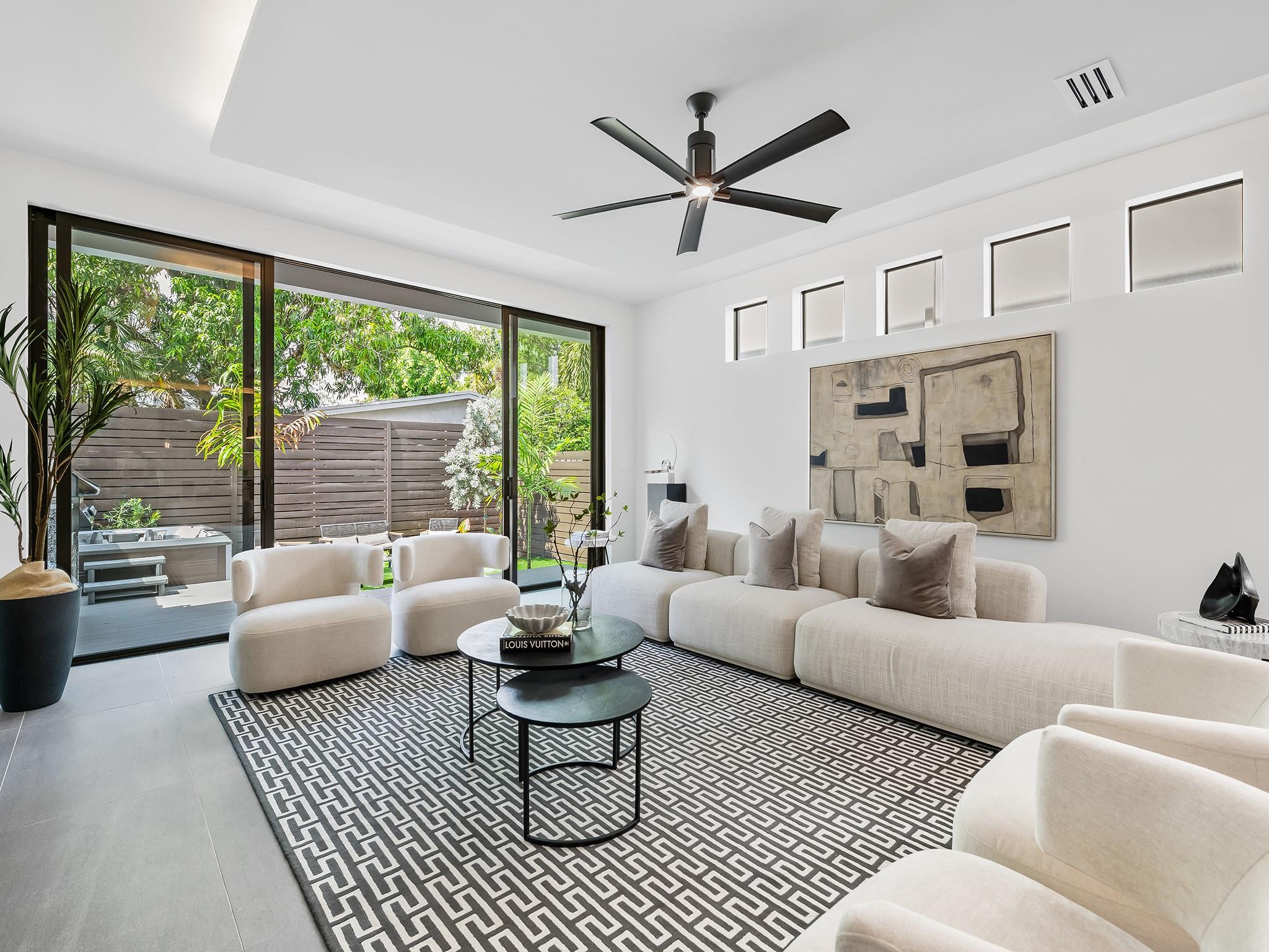 VICTORIA PARK - Residential Lease