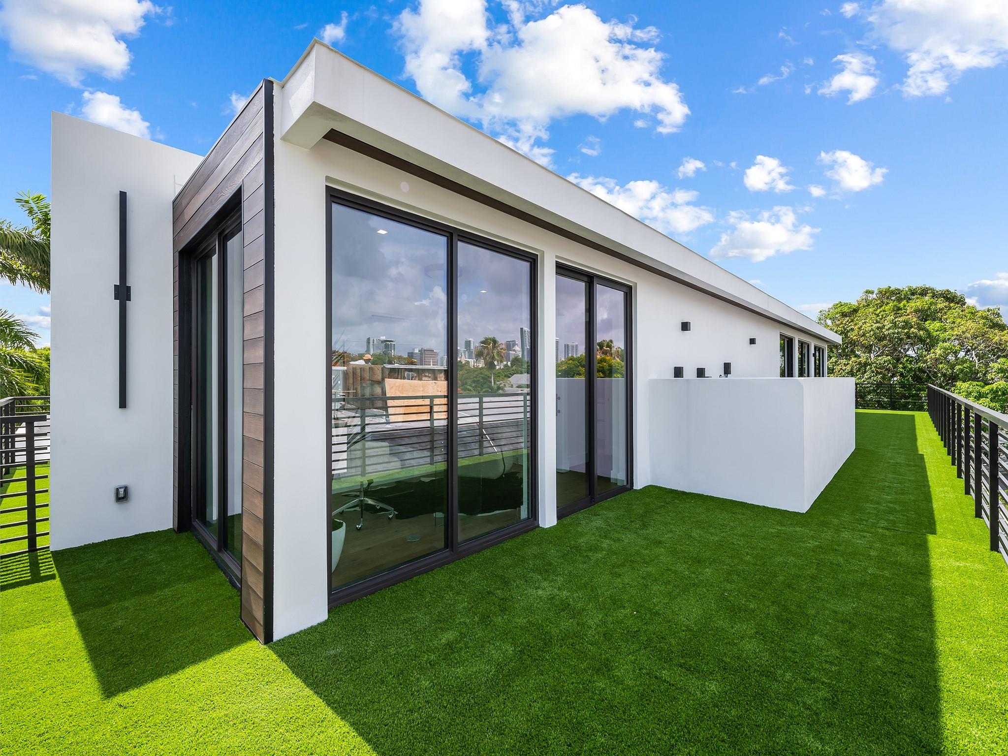 VICTORIA PARK - Residential Lease