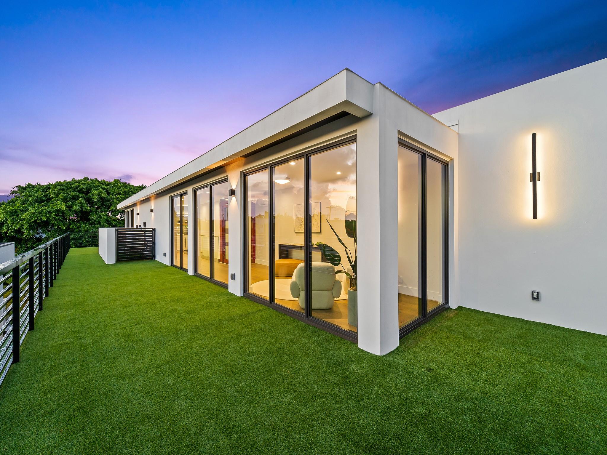 VICTORIA PARK - Residential Lease