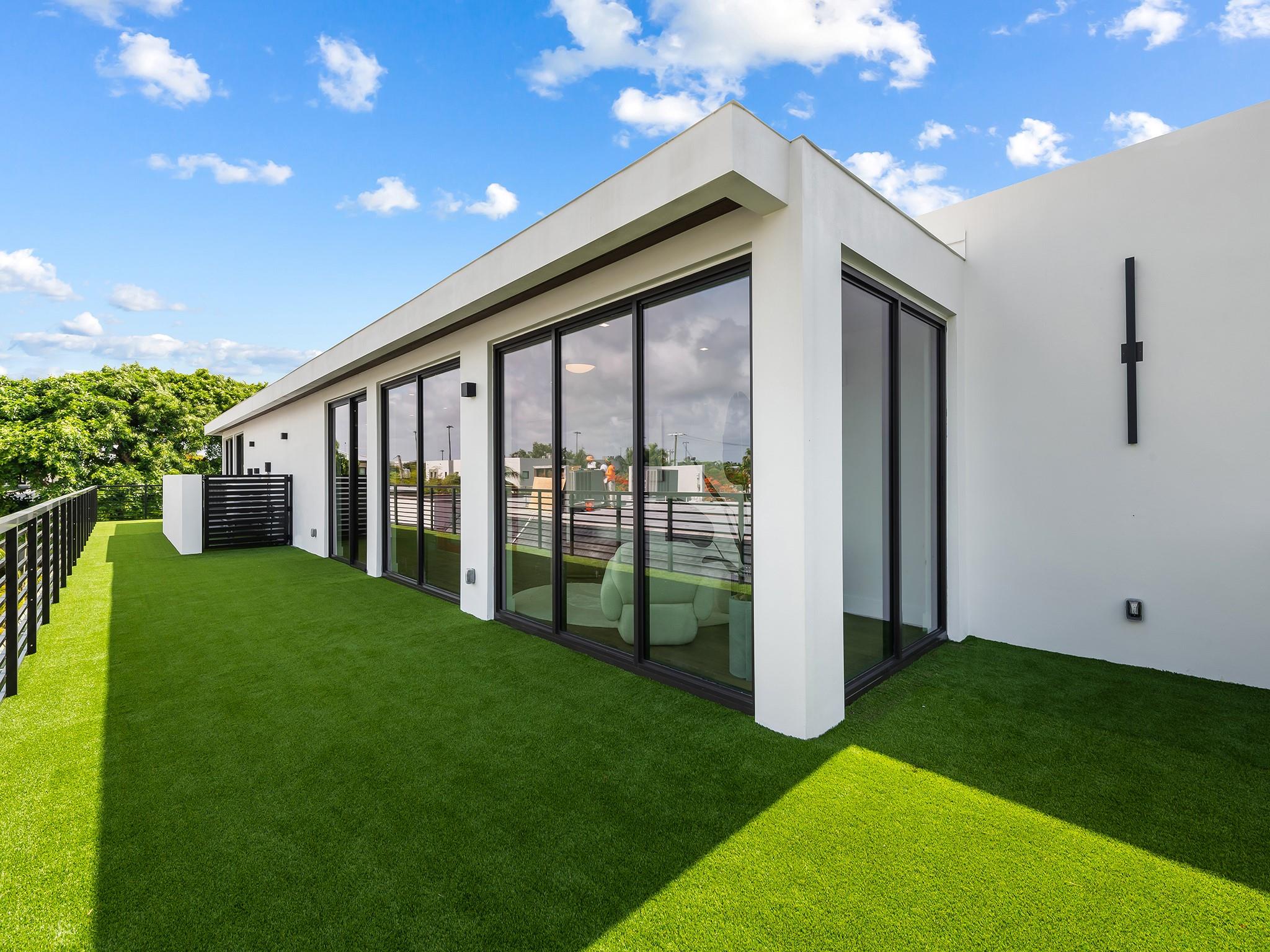 VICTORIA PARK - Residential Lease