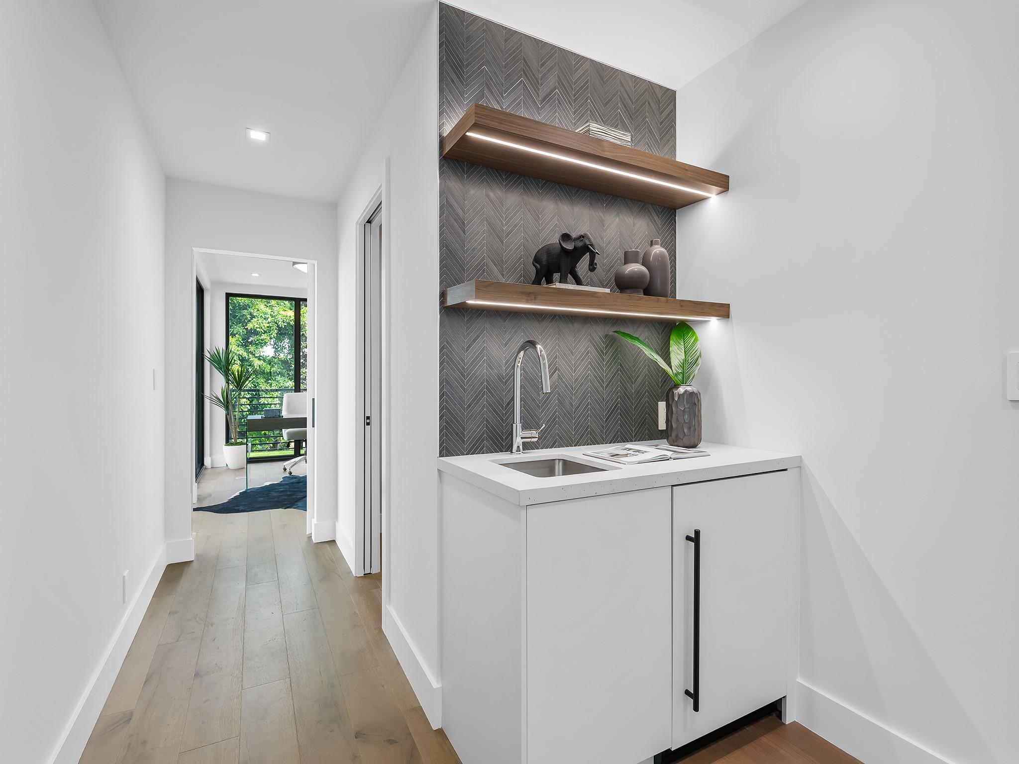 VICTORIA PARK - Residential Lease