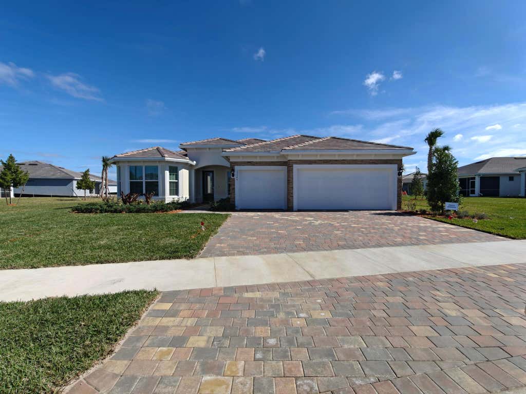 Photo of 13349 SW Sorella Drive, Port Saint Lucie, FL 34987 (MLS # R11156651)
