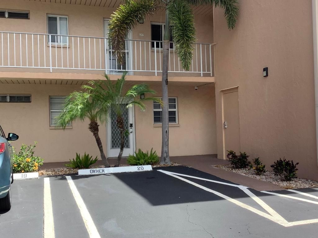 Photo of 2515 NE 2nd Court #117, Boynton Beach, FL 33435 (MLS # R11109091)