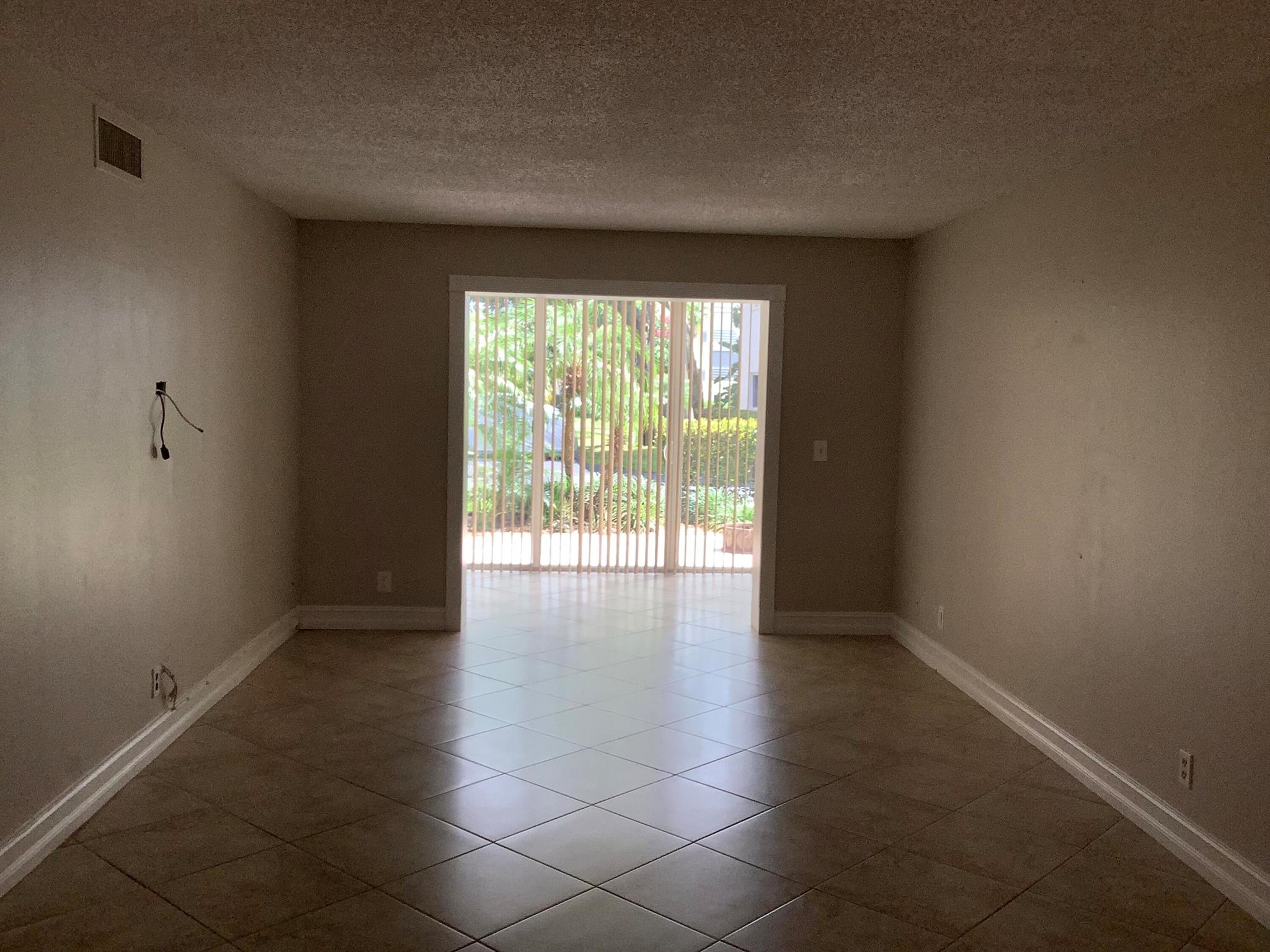 2515 NE 2nd Court 117, Boynton Beach, FL, 33435/$109,000 3 2515 NE 2nd Court 117
