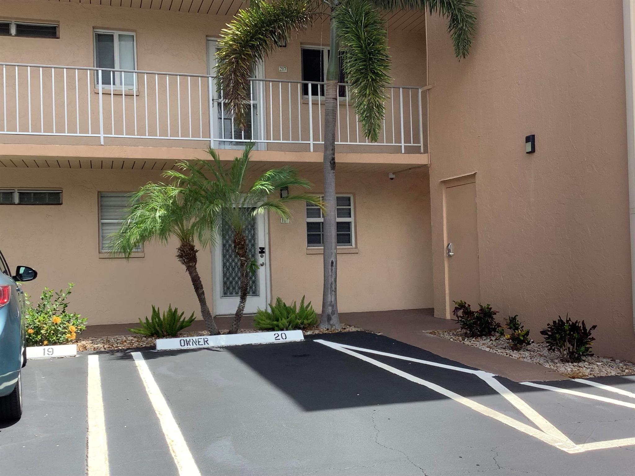 2515 NE 2nd Court 117, Boynton Beach, FL, 33435/$109,000 2 2515 NE 2nd Court 117