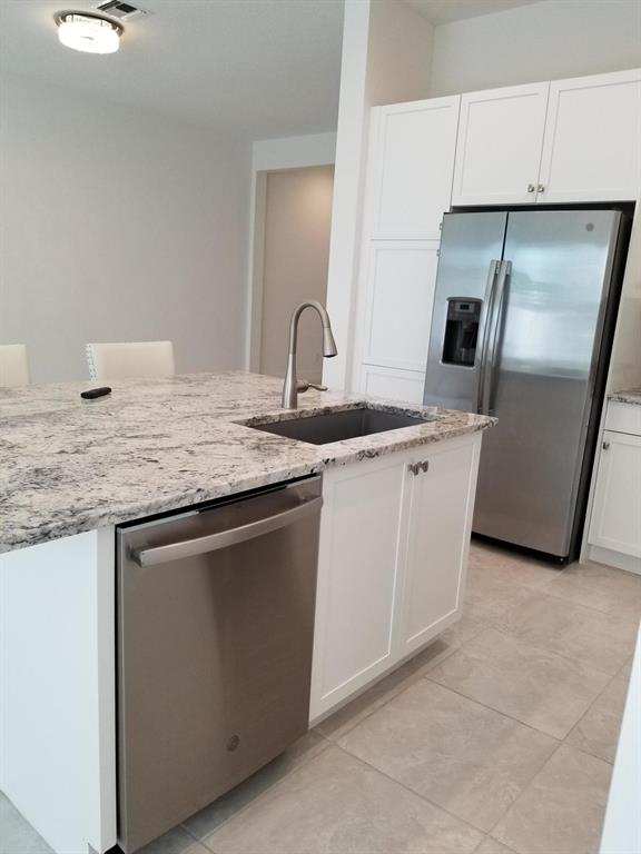 POINTE MIDTOWN - Residential Lease