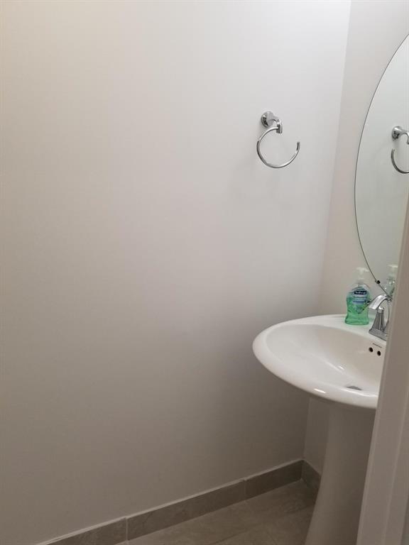 POINTE MIDTOWN - Residential Lease