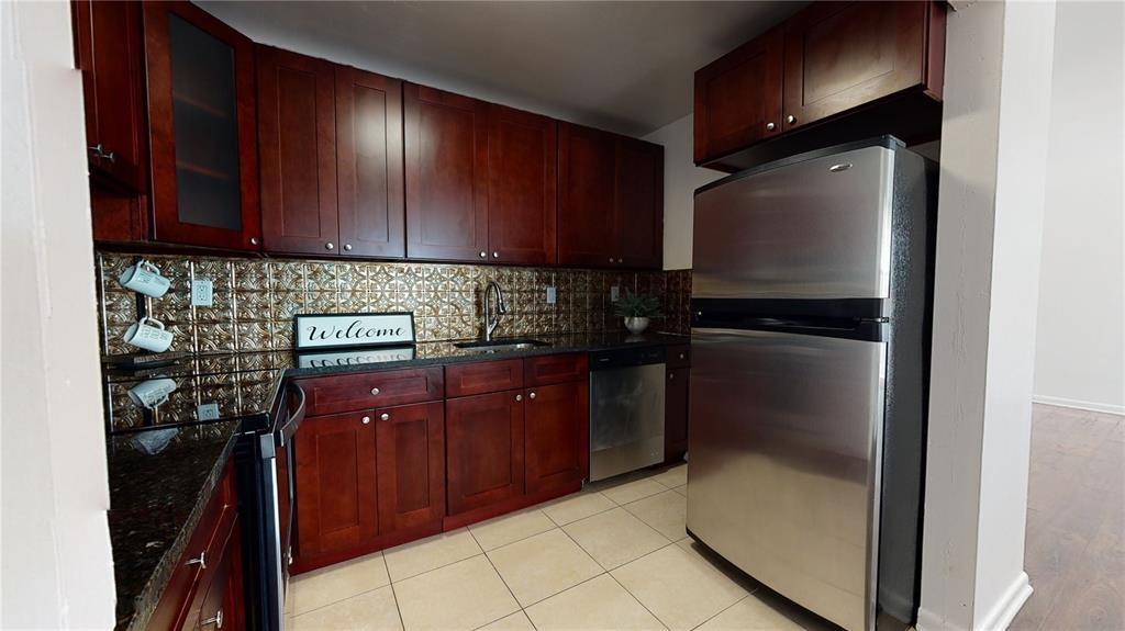 Beautiful 2 bedroom 1 bathroom right by the Intercoastal and Kelsey park, washer dryer in the building, no pets allowed, available August 15th, no min credit score requirement, if the credit score is over 650, only 1 deposit and first months rent to move in
