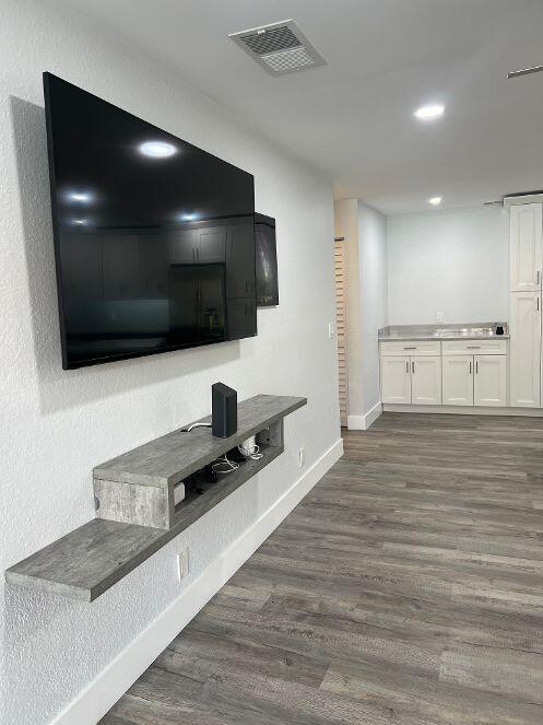 CORAL KEY CONDO - Residential Lease