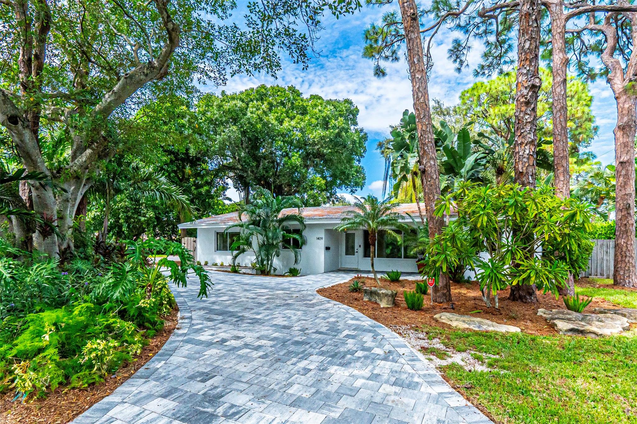 1409 NE 27th Dr