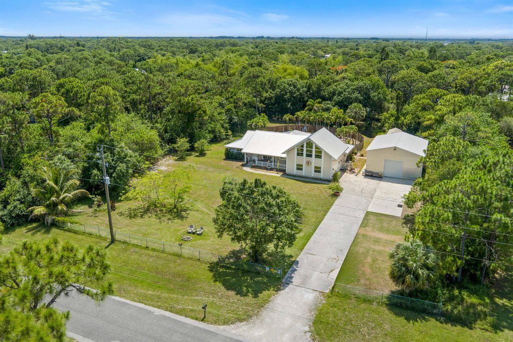Photo of 5001 Silver Oak Drive, Fort Pierce, FL 34982 (MLS # R11094909)