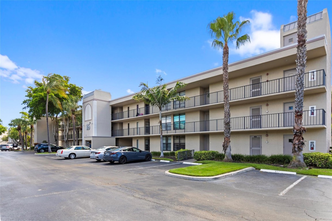 16 Royal Palm Way 302