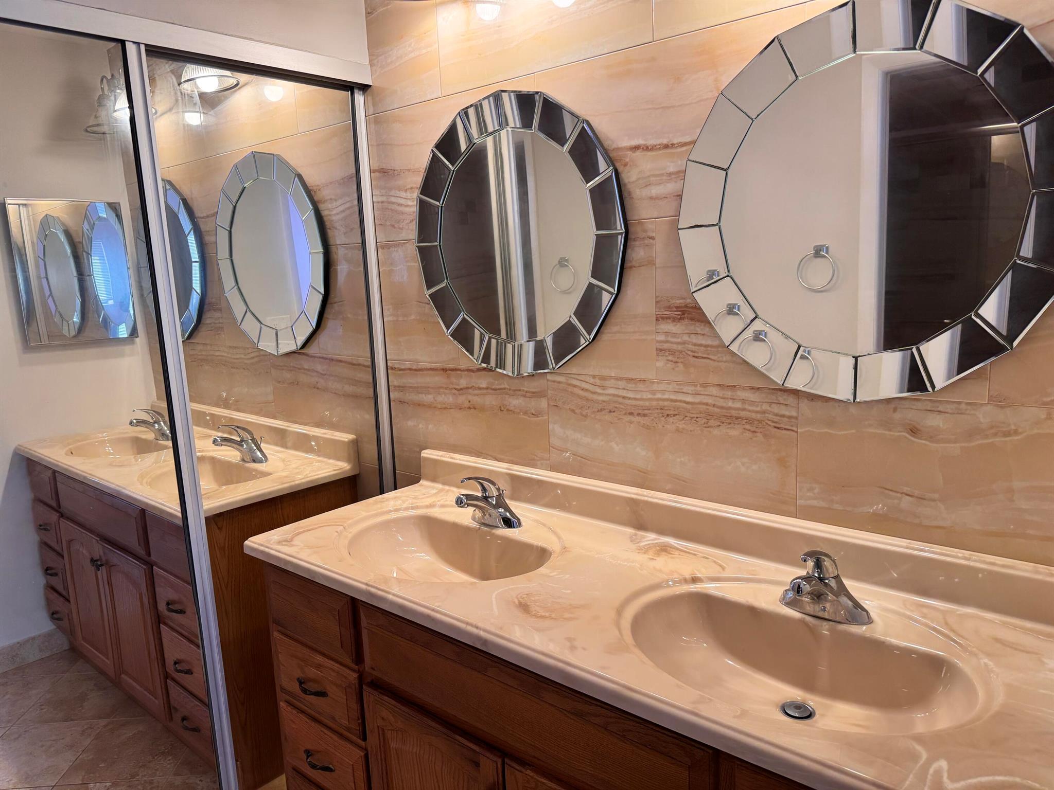 WATERSEDGE AT THE LAKES O - Residential Lease